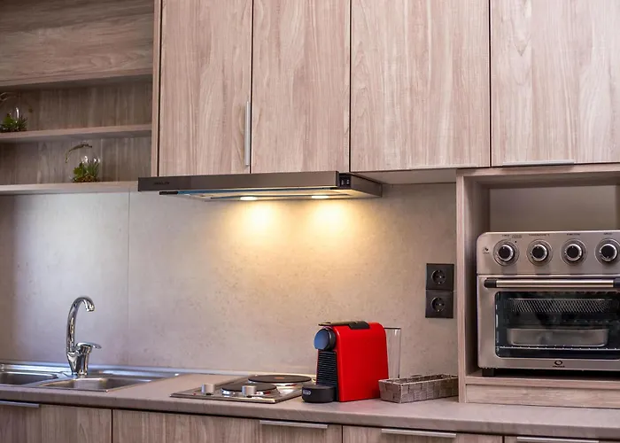 Oleana Di Castello *