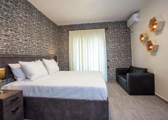 Oleana Di Castello *